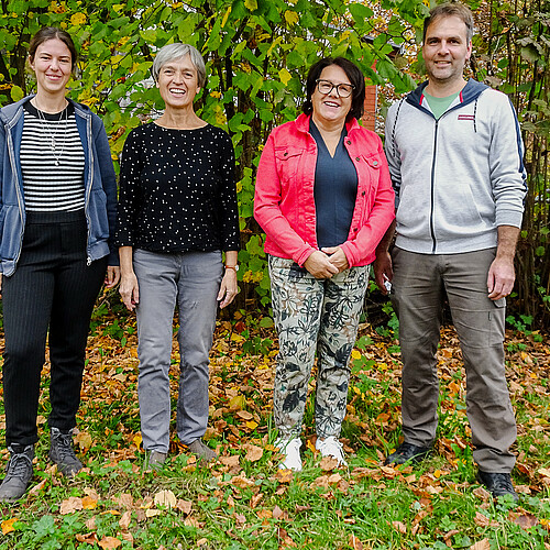 Die Gründungs- und Vorstandsmitglieder der Schweizerischen Gesellschaft Naturtherapie und Waldbaden: Fabienne Kuhn, Martina Föhn, Marlène Fretz und Stefan Riesen (v.l.)